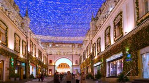 Новогодняя Москва. Никольская улица без "натяжного потолка" и Третьяковский проезд в коврах.