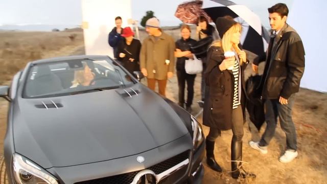 Mercedes SL-Class 2012 Photoshooting with Supermodel Lara Stone - Behing the Scenes смотреть онлайн