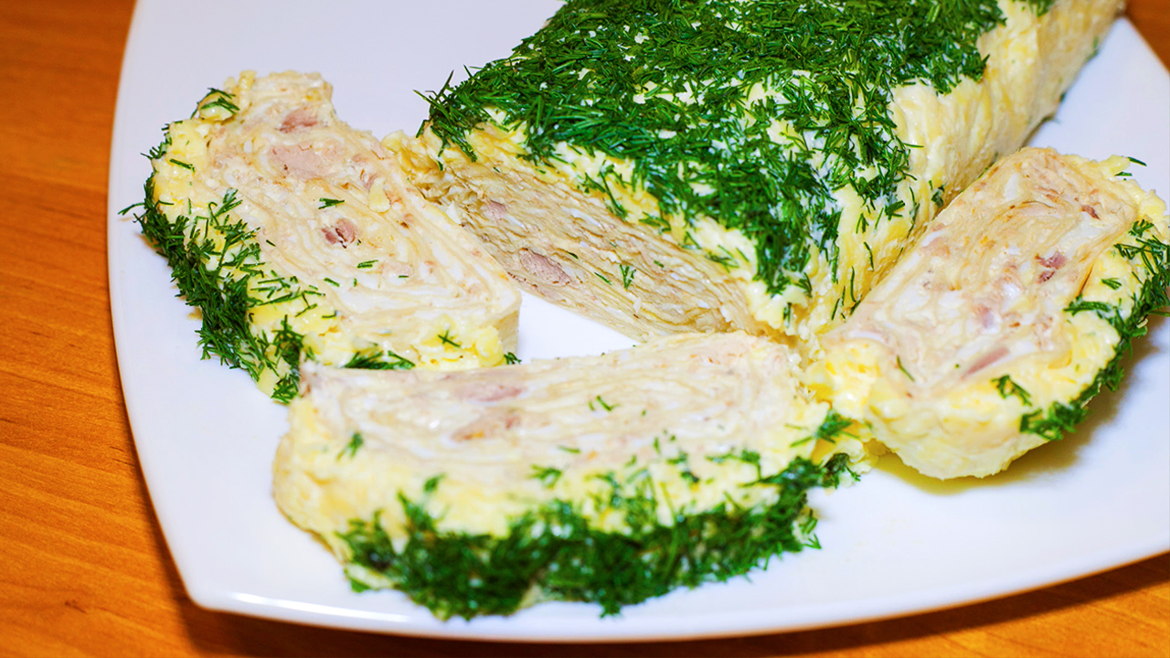 Рулет из лаваша с тунцом