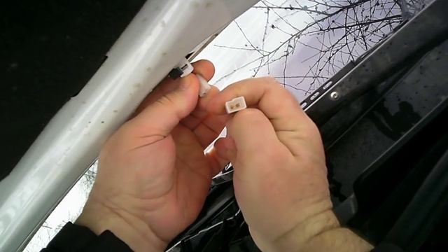 Фольксваген Поло,как заменить форсунку омывателя. смотреть онлайн