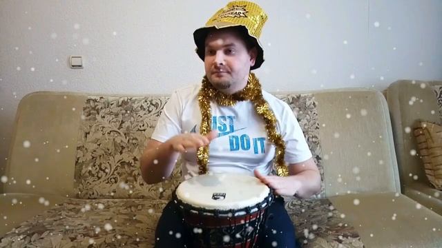 МАЛЕНЬКОЙ ЁЛОЧКЕ холодно зимой (Акустическая версия) / укулеле, мелодика, бас, джембе смотреть онлайн