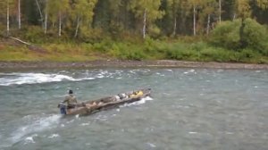 Прохождение второго порога на Кизире на моторе.