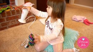 Принцесса Мила Распаковывает Лук и Лава Лампу! / Princess Mila & Lava Lamp Unboxing!