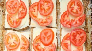 Закуска с колбасным сыром