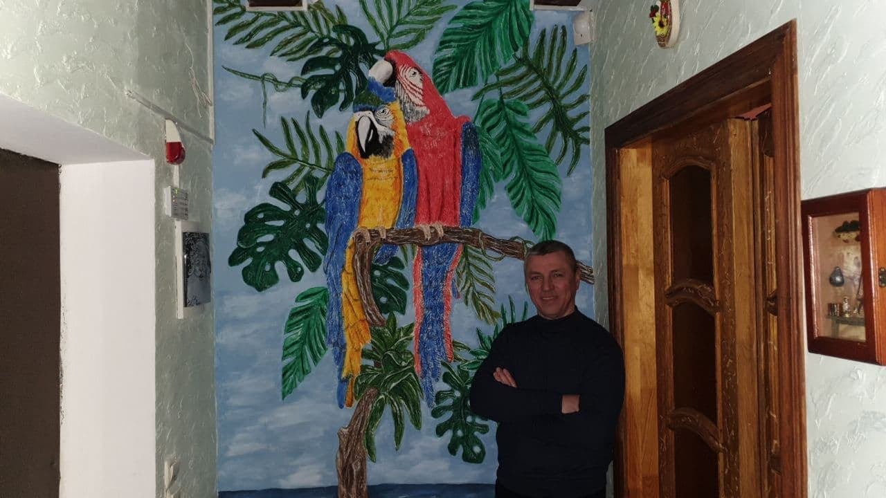 оформление дома  ,  барельеф  на  стенке,  мастер  Александр