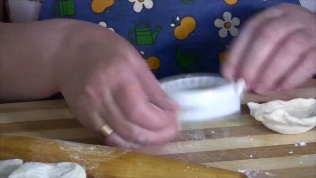 Рецепт вкусных вареников с квашеной капустой и с картошкой. Как лепить вареники при помощи формочки