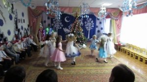 Утренник  в саду - Падает снег