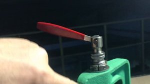 Разборка нарезного патрона депуллером  Hornadi