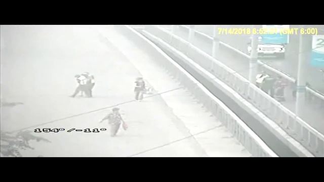 Полицейские смогли отговорить женщину от самоубийства смотреть онлайн