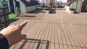 Терраса на крыше десятиэтажки! Обустроили крышу десятиэтажного дома - газон и террасная доска!