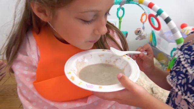 Лиза играет с Евой как с куклой Беби Бон смотреть онлайн