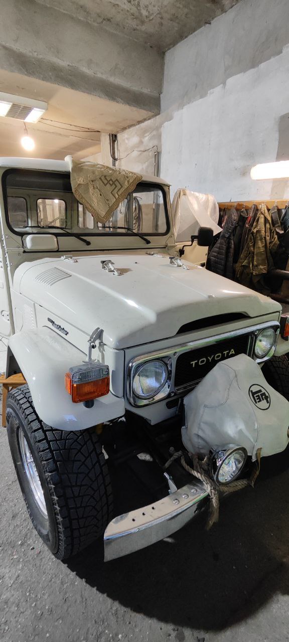 Toyota Land Cruiser 40 в идеальном состоянии смотреть онлайн