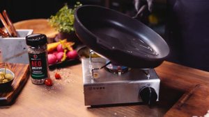 Рецепт голени индейки без кости на сковороде