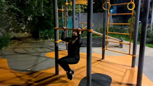 Научиться подтягиваться.  Как я училась подтягиваться.  Подтягивания с нуля для девушек.