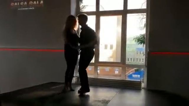 Александр Шабалкин и Ксения Сереченко на Winter Salsa Gala Hamburg 2015 смотреть онлайн