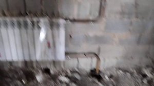 Отопление центральное, верхняя разводка, лежанк подачи по верхнему этажу внутри здание,обр.по 1этаж