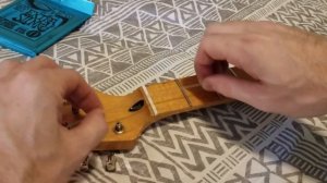 Installing guitar strings correctly on Fender vintage style slotted tuners (machine heads)