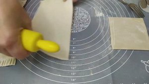 Самые простые и быстрые сочники с творогом из слоеного теста