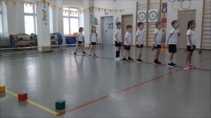 Подвижная игра "Воробьи вороны"
