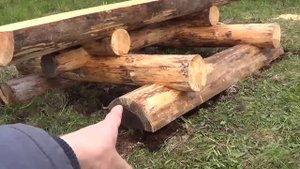 Стол из мощных бревен. Сборка и установка.