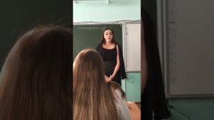 Девочка читает стих про маму до слёз