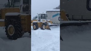 Амкодор с самодельной лопатой для уборки снега…