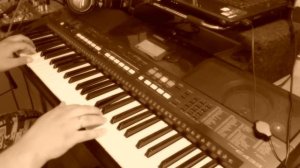 Круг - В лазурном шум и песни ( на синтезаторе )