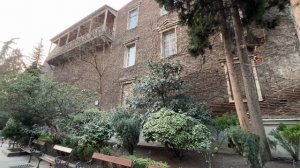 ТБИЛИСИ. СИОНСКИЙ КАФЕДРАЛЬНЫЙ СОБОР. УТРЕННЯЯ ТИШИНА ВОКРУГ ХРАМА.