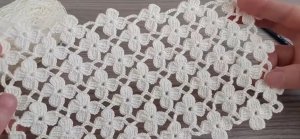 Супер быстрая и простая вязаная крючком филейная шаль с цветочным рисунком и чехол