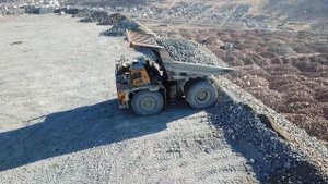Сорский ГОК молибден белаз 130 тонн разгрузка