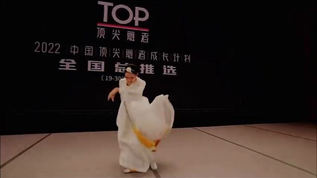 朝鲜舞《恋舞伊人》 北京舞蹈学院 谭晴予 смотреть онлайн