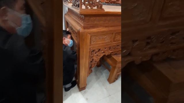 Đồ gỗ ĐỨc Hiền , 6-3-2021, Bàn thờ gụ 197 x 87 = 27 tr, cuốn thư câu đối gụ 26 tr, về th Nga Hà Nam смотреть онлайн