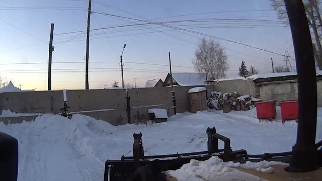 Где лучше обучать молодого оператора экскаватора-погрузчика.