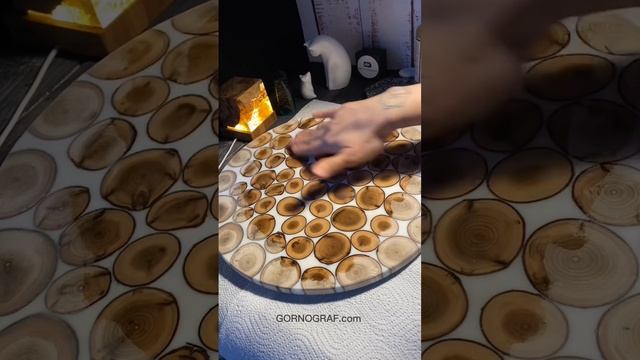 Финишное покрытие маслом подноса из эпоксидной смолы и дерева смотреть онлайн