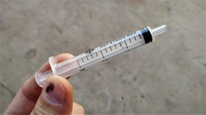 Полезная самоделка из ШПРИЦА или как быстро удалить сердцевину помидора?