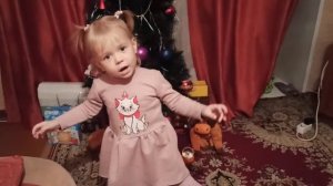 Ах какая ёлочка, идет бычок качается, ветер дует нам в лицо сборник стихов от Карины 3года