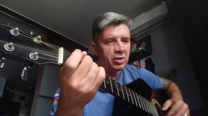 Старенький зелененький кузнечик. Маленький и худенький такой.Дворовые песни под гитару.