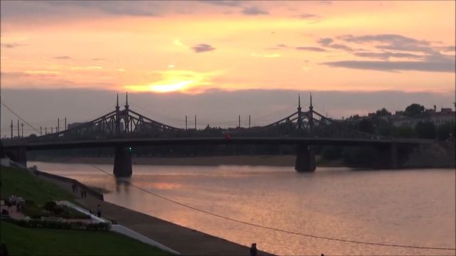 Tver / Тверь. Красивые городские виды, набережная, закат, мосты, трамваи и троллейбусы смотреть онлайн