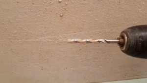 Как проверить стены на предмет остаточной влажности?