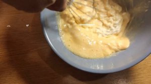 Пирог заливной с сыром и луком.