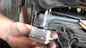 замена лампочки ближнего света дискавери 4