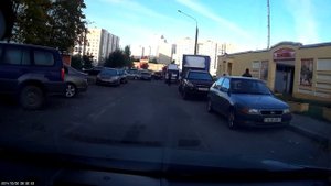 Столкновение во дворе: помеха справа