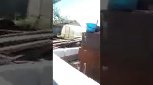 Укладка пеноблоков на клей пену, строительство бани.