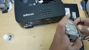 Cara ganti lampu proyektor InFocus IN112a IN114a IN116a