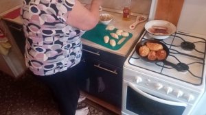 Кто ко мне на беседу_ Опять пеку_ Пирожки с капустой