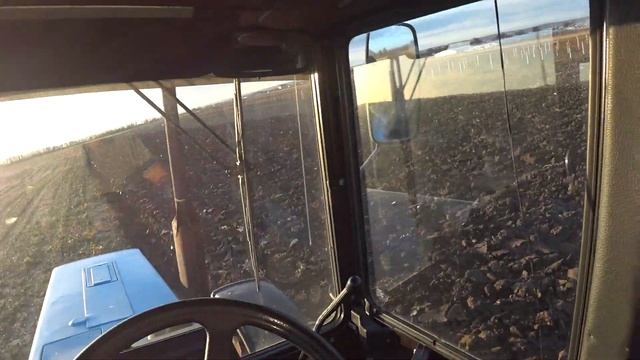 Пахота на МТЗ-82 ч.3, полевые испытания более мягких опор кабины.