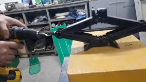 электропривод для винтового домкрата, смена резины за 5 минут