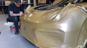 Carwrapping Porsche Panamera in ORACAL Gloss Brass