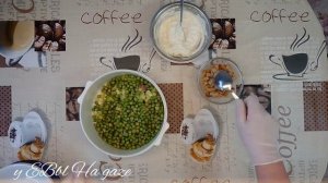 Необычный и вкусный салат с сухариками.