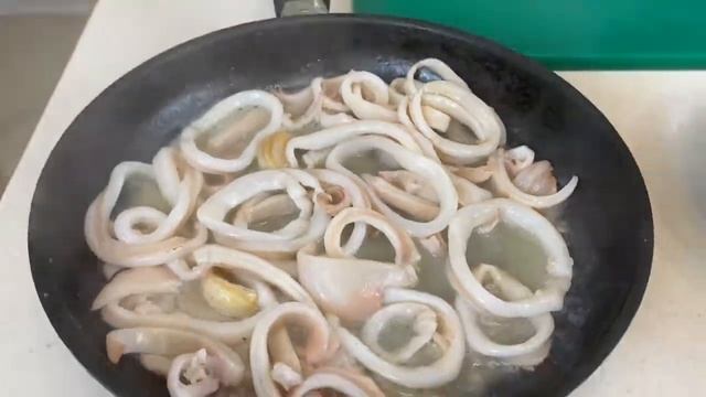 Салат с морепродуктами смотреть онлайн